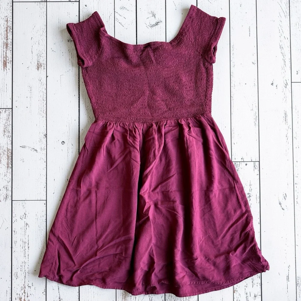 Mossimo Smocked Babydoll Dress Burgundy Cap Sleeve Size Medium